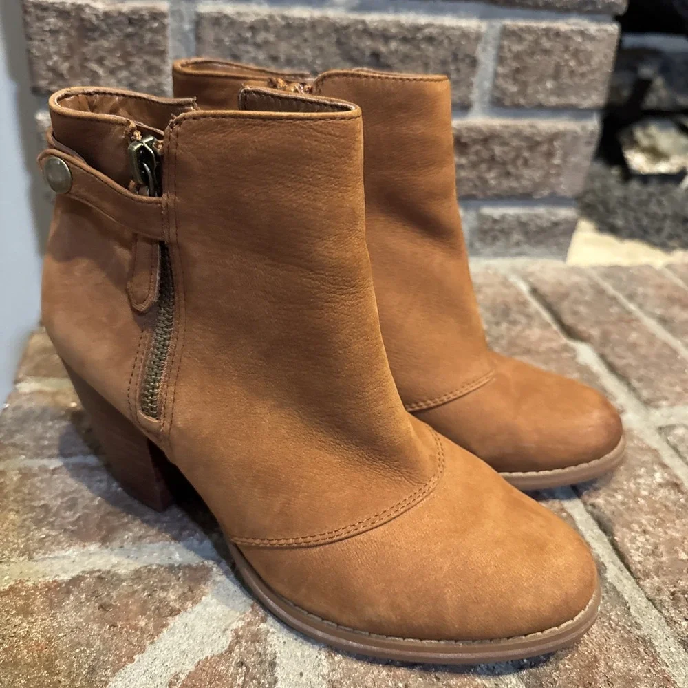 Gianni Bini Boots Womens 6.5M Ankle Booties Heel Side Zip Brown Leather Round
